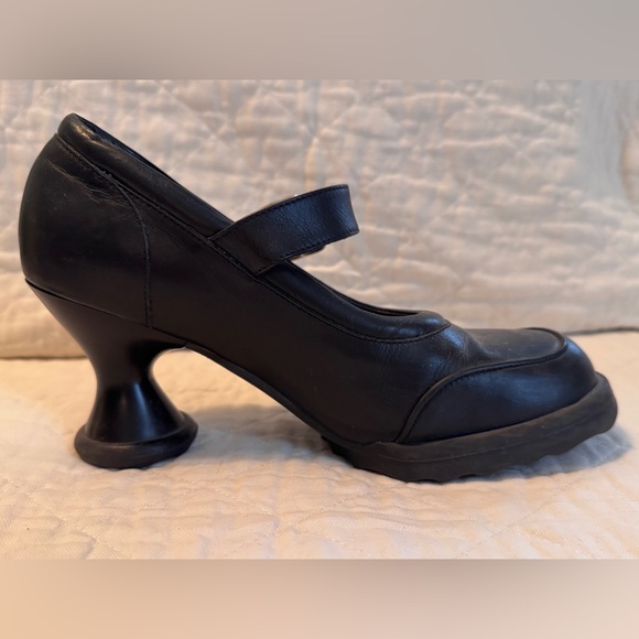 John Fluevog Vintage Mary Jane’s with Buckle - Like New - Picture 9 of 13